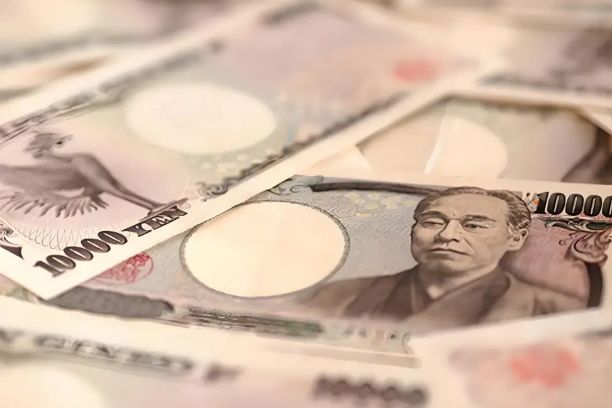 Japanese Yen edges higher against USD, drags USD/JPY closer to 148.00 mark